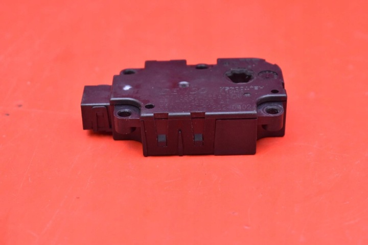 PETIT MOTEUR RÉCHAUFFEURS CZ113930-0854 AUDI A8 D4 4.2 FSI 372 KM 10-14