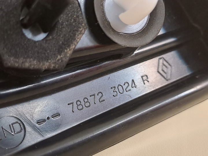 SANDERO III STEPWAY 21R TRIANGLE GARDE-BOUE ARRIÈRE DROIT