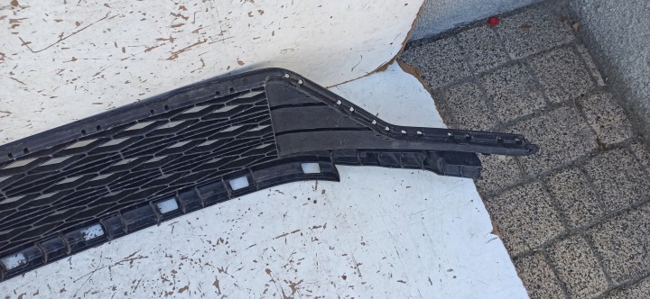 VW TOURAN II R-LINE 2015- GRILLE PARE-CHOCS AVANT 5TA853677N