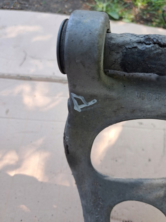 BRAS DE SUSPENSION DROIT AVANT CITROEN C5 III X7 FIXATION AMORTISSEUR FUSÉE