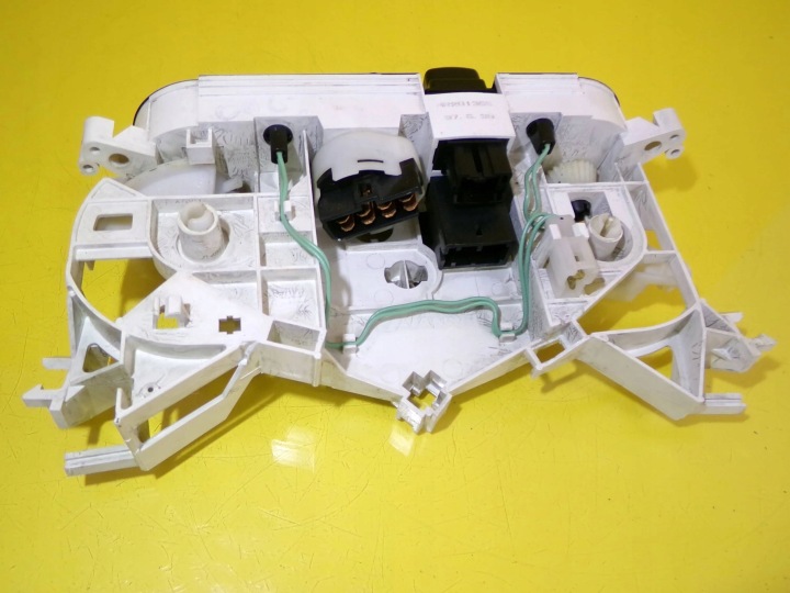 PANNEAU COMMANDE CONDUIT D'AIR MITSUBISHI COLT MR201365 NR1231