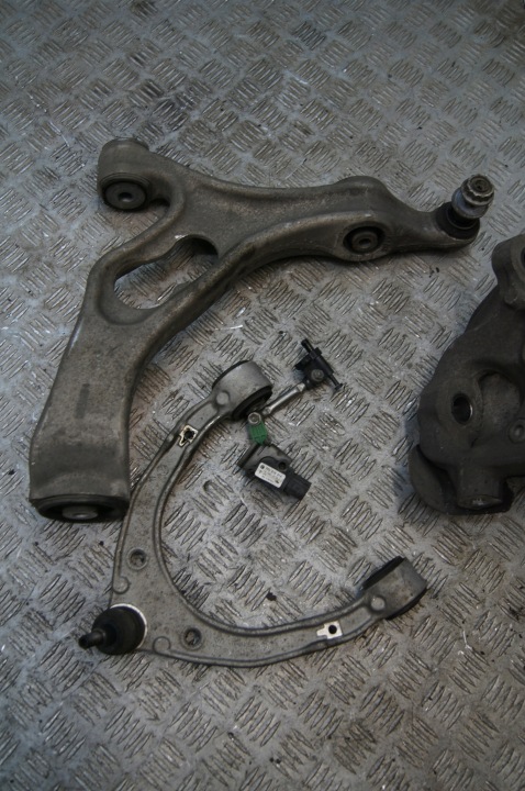 PORSCHE CAYENNE II LIFT 4.2 V8 DIESEL SUSPENSION GAUCHE AVANT 7P5407151