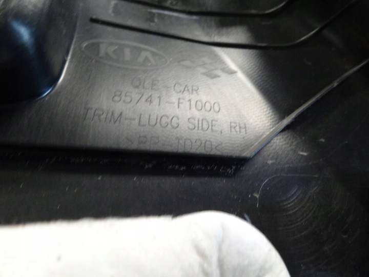 KIA SPORTAGE IV 18 SUV COLLECTEUR GARNITURE BRODERIE DROIT COFFRE 85741-F1000