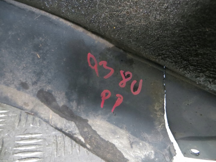 AUDI Q3 8U PASSAGE DE ROUE DROIT AVANT 8U0853888 11-