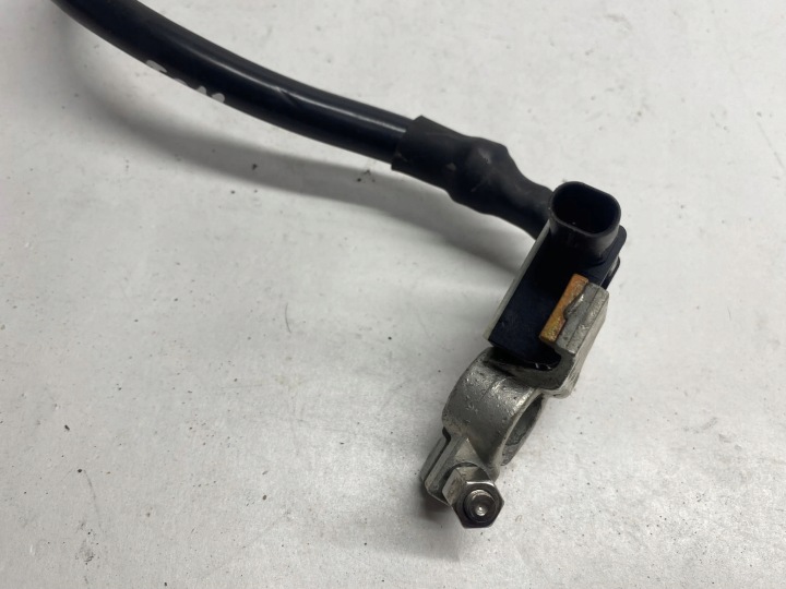 SERRE-CÂBLE MOINS AUDI A4 B8 LIFT 8T0915181