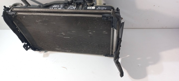 TOYOTA YARIS IV 1,5 HYBRID RADIATEURS ENSEMBLE VENTILATEUR MF42213676570 CH17