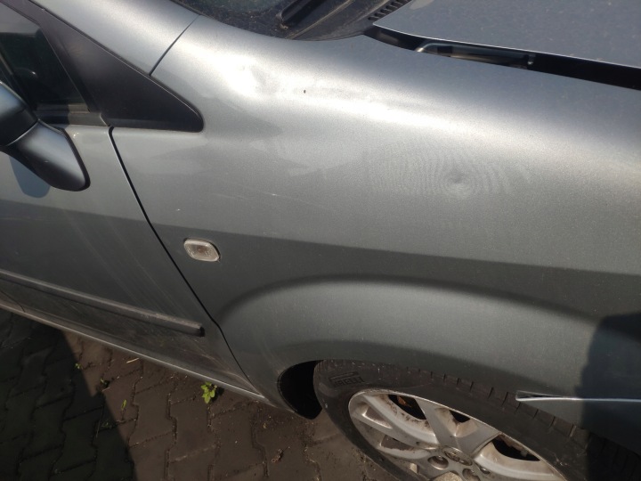 TOYOTA COROLLA VERSO II R1 04-09 AILE DROIT 1F8