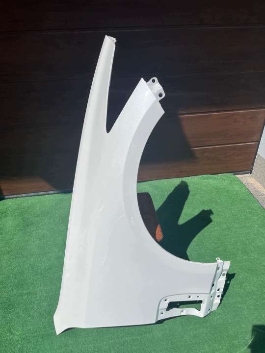 AILE DROIT AVANT KIA STINGER ORIGINAL EN BON ÉTAT BLANC GIELDA POZNAŃ