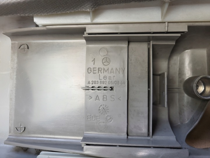 PROTECTION BRODERIE MONTANTS B GAUCHE DROITE MILIEU MERCEDES C W203 2036900930 OE EUROPE
