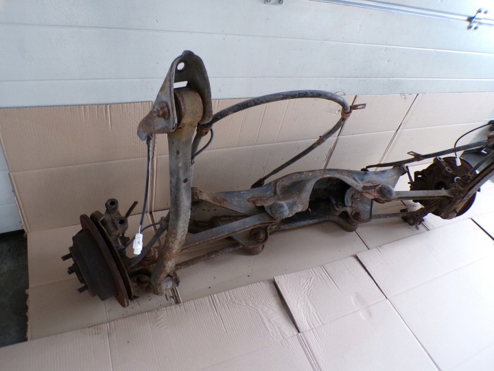 SUBARU IMPREZA 2 II POUTRE SUSPENSIONS ARRIÈRE UNIVERSEL