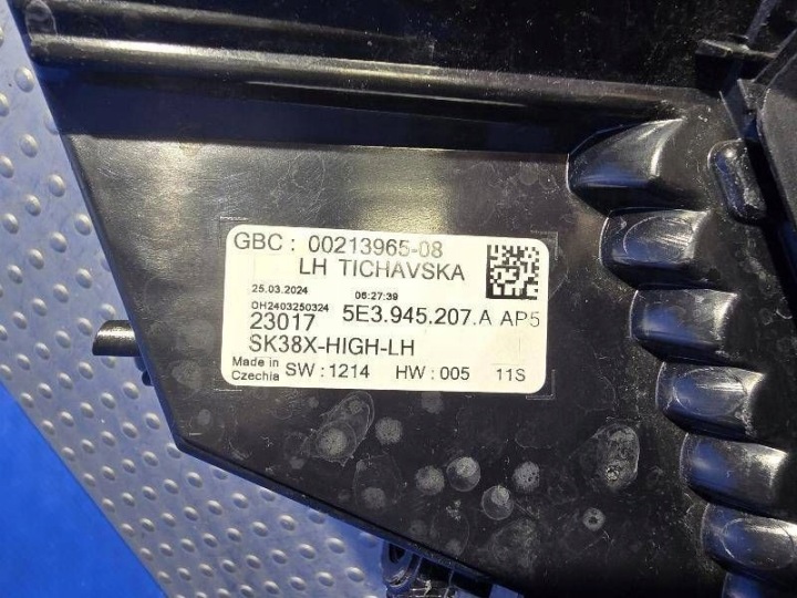 SKODA OCTAVIA IV 5E3 PHARE GAUCHE ARRIÈRE LED 5E3945207 A