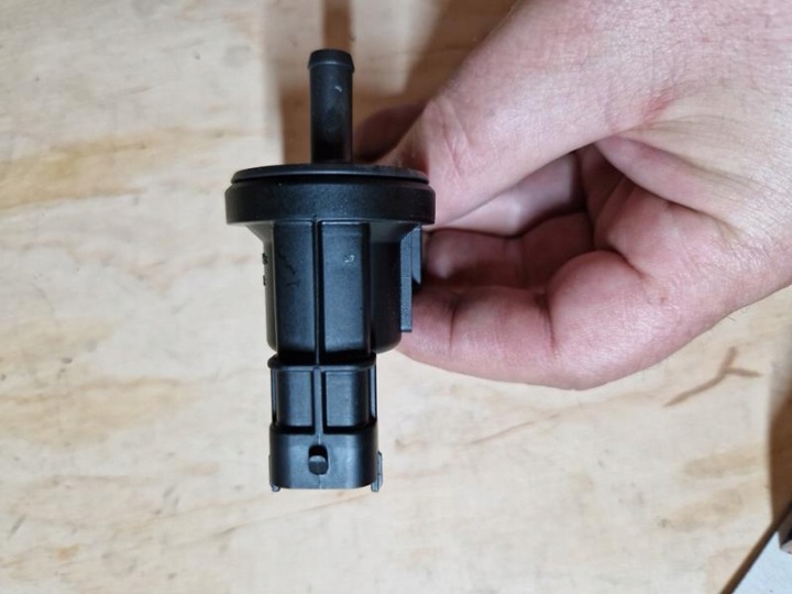 SOUPAPE CAPTEUR VAPEUR CARBURANTS ASTRA J CORSA D E 1.2 1.4