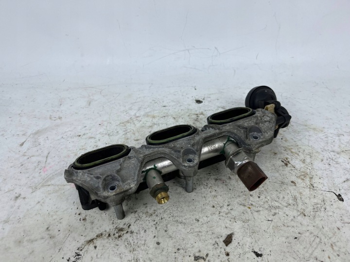 COLLECTEUR ADMISSION AUDI A4 S4 B8 8K 06E133109AS