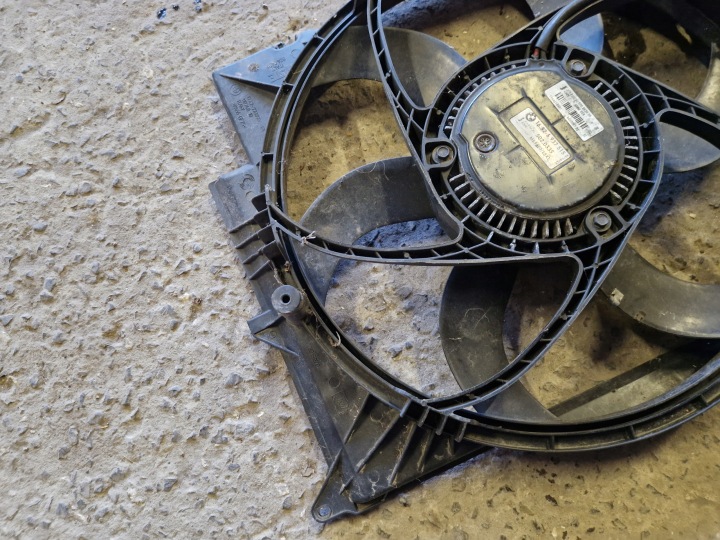 BMW 3 E90 E91 2.0 D N47 VENTILATEUR RADIATEUR 6937515 7788906