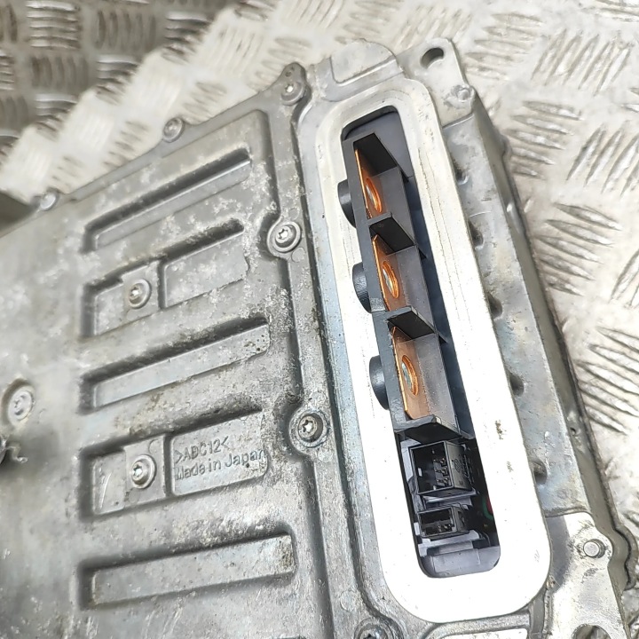 INWENTER PORSCHE TAYCAN 9J1901153D 33514132 420KW 2021