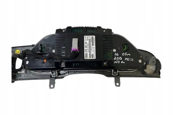 COMPTEUR AUDI A6 (4F2, C6) 4F0920901G 2.0L DIESEL 103KW 2007