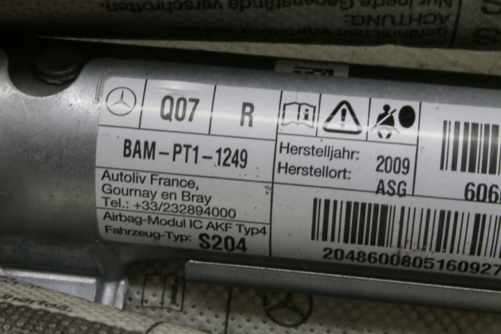 RIDEAU DROITE MERCEDES W204