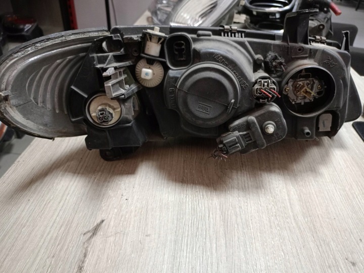 PHARE GAUCHE AVANT NISSAN ALMERA N16 89003331