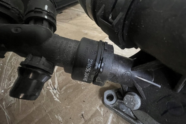 AUTRE CONDUITES DE DÉRIVATION BMW X5 (E70) 16183010 2008