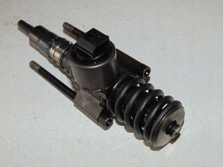 FUEL PUMP AND INJECTOR SKODA OCTAVIA II VW GOLF V 2.0 TDI BKD 03G130073G photo 2 - milautoparts-fr.ukrlive.com