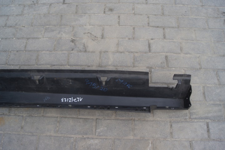 MOULURE REVÊTEMENT SEUIL DROITE ML W166 A1666900440