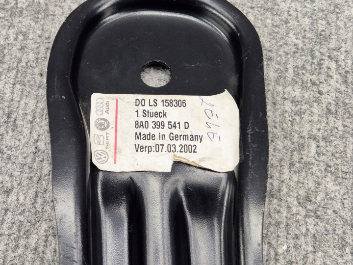 8A0399541D SUPPORT ORIGINAL SALON AUDI TRADITION OE