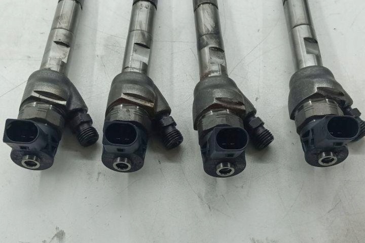 ENSEMBLE INJECTEURS TOYOTA AVENSIS ESTATE (_T27_) 044521428 1.6L DIESEL 82KW