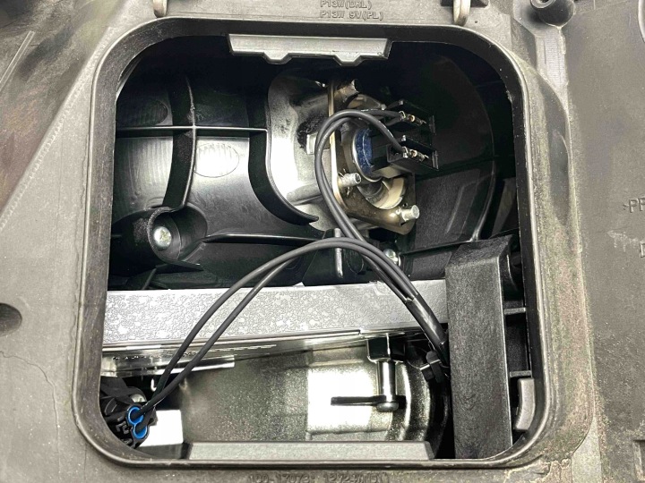 PHARE DROITE AVANT AUDI Q5 (8R) 1001117075 3.2L GASOLINE 199KW 2010