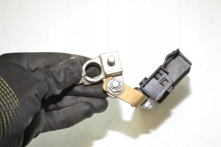 MERCEDES SPRINTER 906 CRAFTER I W906 SERRE-CÂBLE POSITIVE A0015456403