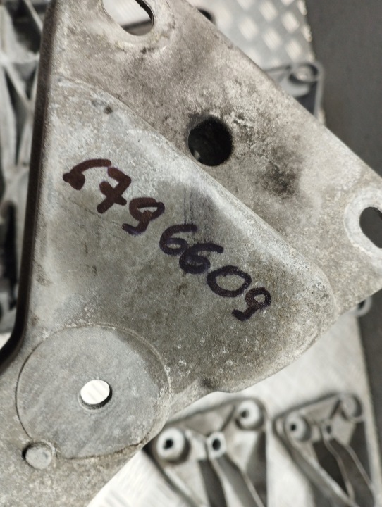 BMW F20 F30 F31 POIGNÉE FIXATION BOÎTES 6796609