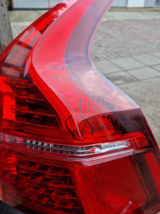 VOLVO XC60 II PHARE DROITE ARRIÈRE ARRIÈRE LED 31655359