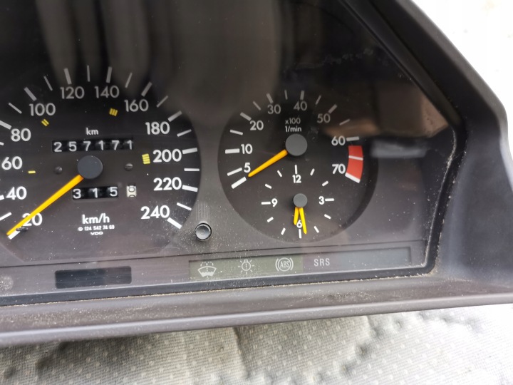MERCEDES W124 COMPTEUR TABLEAU DE BORD ESSENCE 2,2 1245427469 K=875