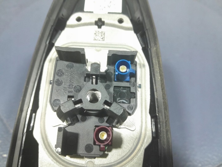 SKODA OCTAVIA IV LIFT ANTENNE TOITS REQUIN 5WA035507M
