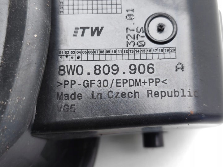 AUDI A4 CLAPET GOULOTTE DE REMPLISSAGE CARBURANTS 2.0 TDI QUATTRO DIESEL 140KW (190 HP) 8W0809906