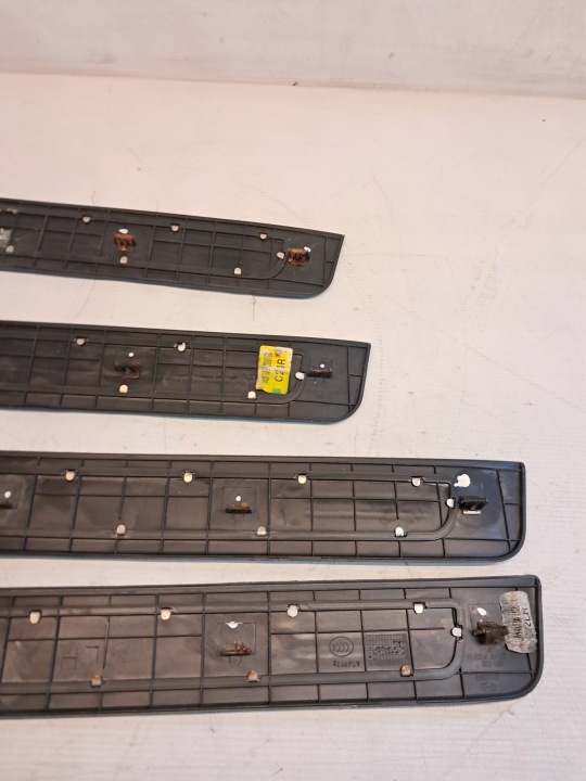 MOULURE BAGUETTES REVÊTEMENTS SEUIL JEU HYUNDAI SANTA FE II 85881-2B000