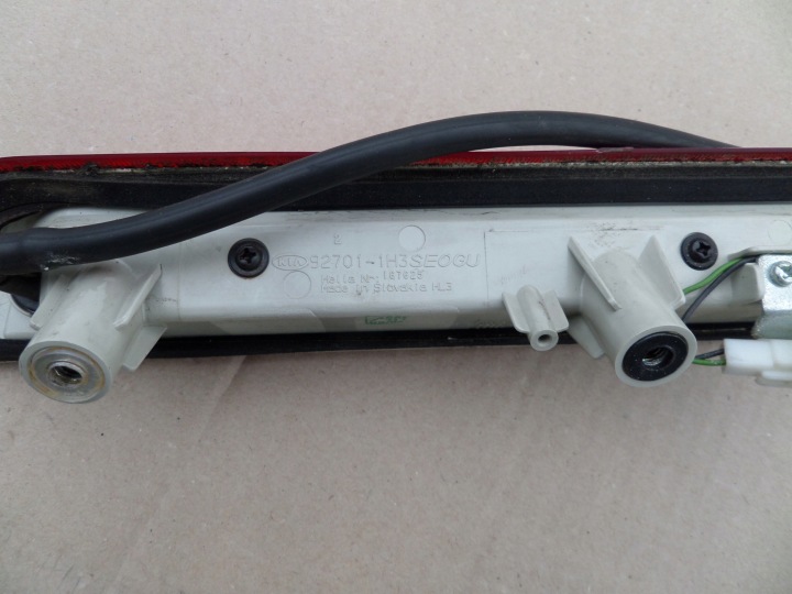 KIA CEED 1 I TROISIÈME 3 LANTERNE STOP UNIVERSEL 92701-1H3