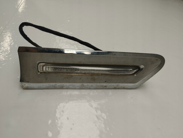 BMW 7 F01 CLIGNOTANT GARDE-BOUE DROIT 6750100001
