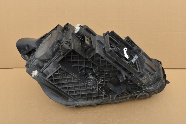 MERCEDES B-KLASA W247 PHARE GAUCHE AVANT A2479061305 EUROPE