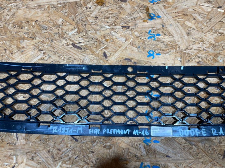 FIAT FREEMONT 11-15 CALANDRE GRILLE INFÉRIEURE PARE-CHOCS AVANT AVANT
