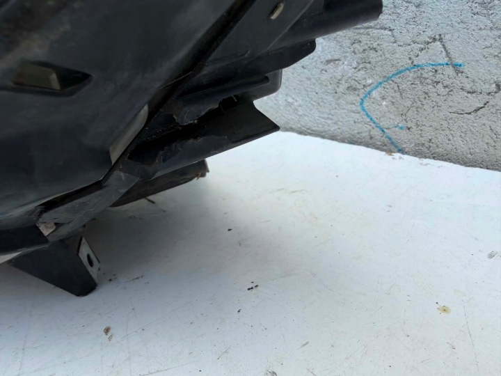 BMW F10 F11 LCI LIFT PHARE GAUCHE AVANT AVANT DYNAMIC XÉNON 8610