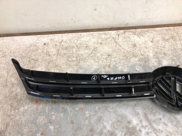 GRILLE CALANDRE VW GOLF VI PLUS 5M0853655E