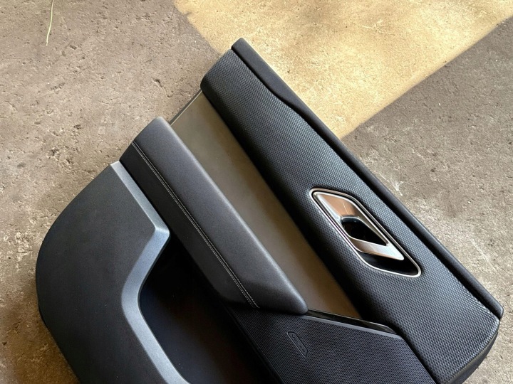 COLLECTEUR PORTES AVANT RANGE ROVER VELAR 2018 AVANT CÔTÉ GAUCHE T0525153