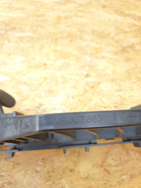 SKODA FABIA IV GLISSIÈRE PARE-CHOCS ARRIÈRE 6VE807863