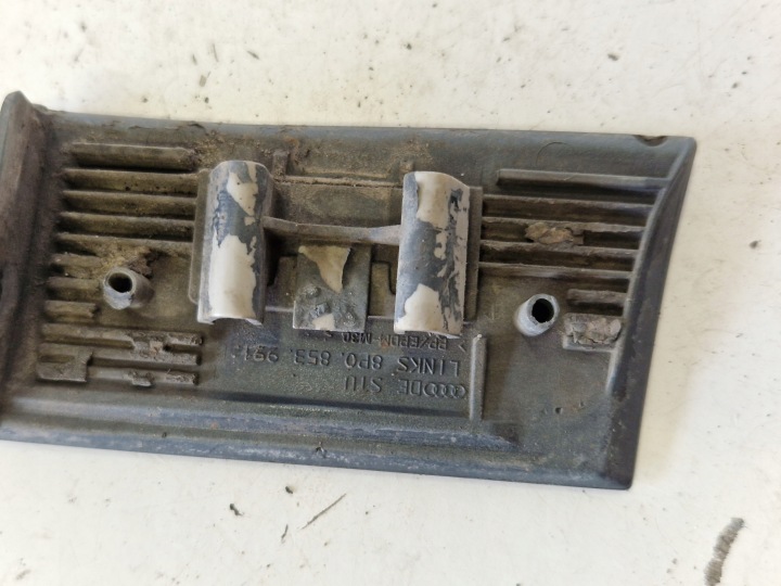 MOULURE GARDE-BOUE GAUCHE AVANT LX7Z EUROPE AUDI A3 8P LIFT 5D 2.0 B