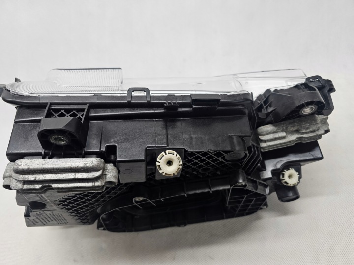 VOLVO FH5 21 PHARE AVANT GAUCHE COMPLET LED EUROPE 24056511
