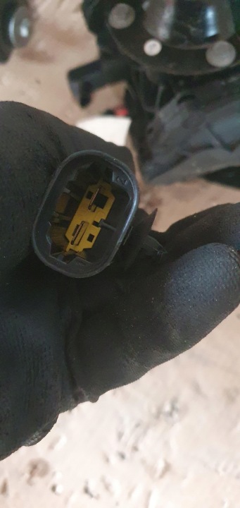 FIXATION POMPE VIDE OPEL CORSA F ELEKTRYK 9803504280 9835028580