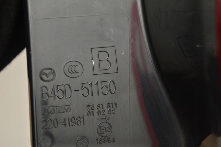 MAZDA 3 BM 13-2018R HAYON PHARE DROIT ARRIÈRE LED ORIGINAL