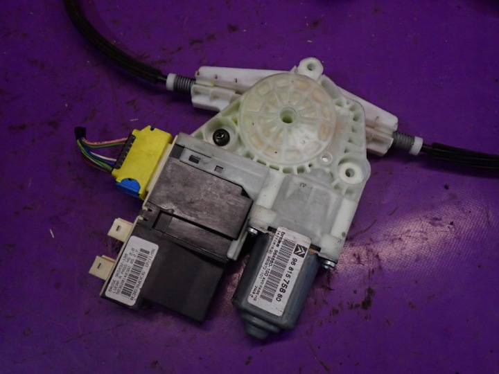 CITROEN C4 I HAYON 5D 04-06 ÉLÉVATEUR VITRES DROIT 9681575880