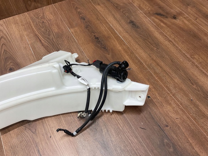 RÉSERVOIR LAVE-GLACES LAND ROVER EVOQUE L551 K8D2-17B613-AC.