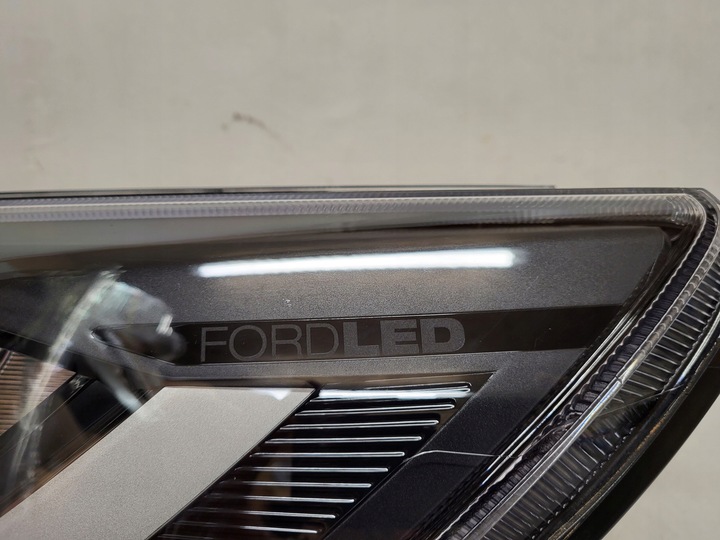 FARO PARTE DELANTERA IZQUIERDA FORD FOCUS MK4 RESTYLING 